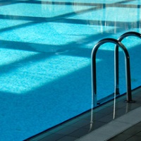 Leere Schwimmhalle - © Rainer Sturm / pixelio.de